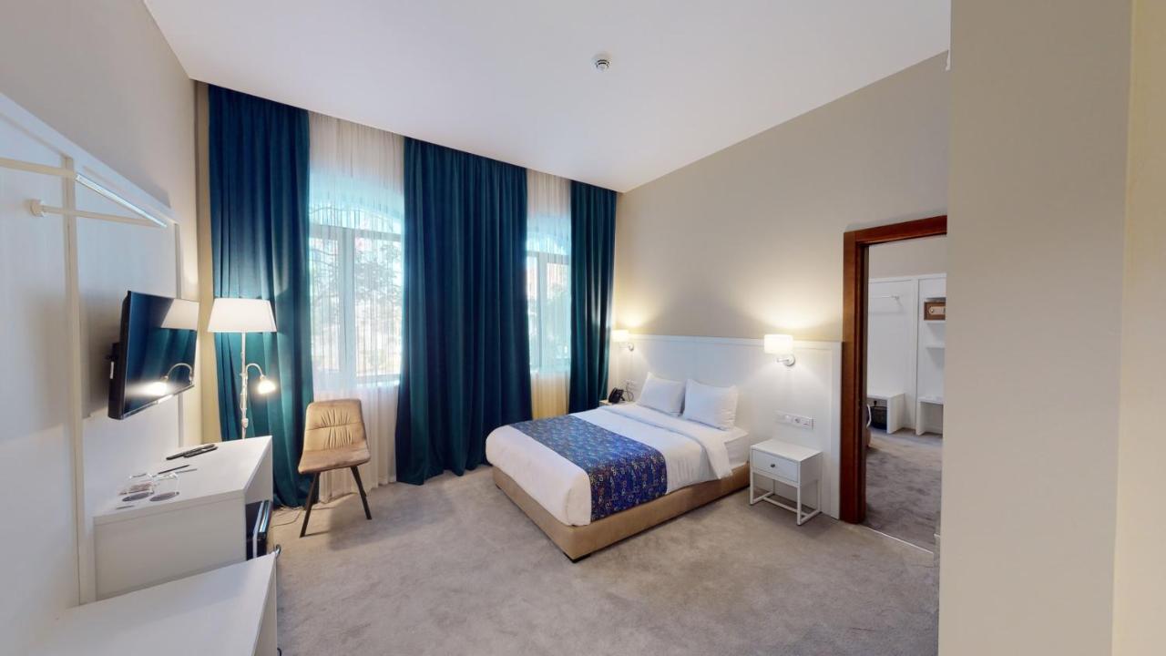 Epigraph Design Kosher Hotel Tbilisi Bagian luar foto